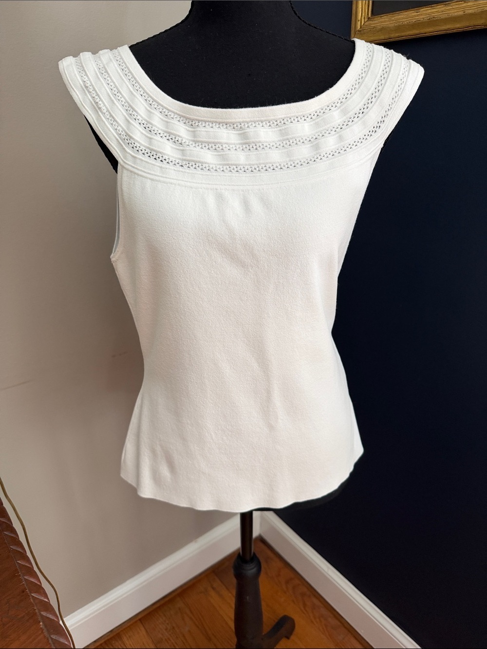 MILLY White Sleeveless Knit Top Size Large Bateau Neck excellent condition